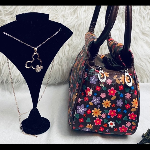 BNWT Adorable HCC Mini Designer Hand Bag, Small, Free Minnie Mouse Necklace - Picture 5 of 8